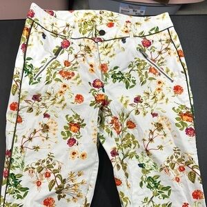 808.  Disney Alice size 6 Multicolor Floral Women's capri pants